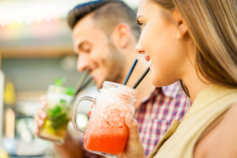 既婚者同士でサシ飲みの男性心理を徹底解剖!二人だけで飲みに誘うのは好意がある? 片思い成就の神様 既婚者同士でサシ飲みの男性心理を徹底解剖!二人だけで飲みに誘うのは好意がある? 片思い成就の神様